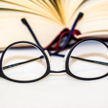 Should I buy my glasses from an optometrist?