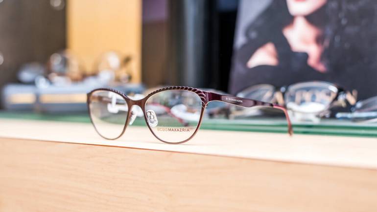 What to consider when buying eyeglasses 