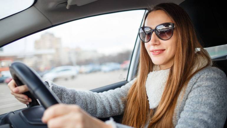 Benefits of wearing sunglasses for winter driving