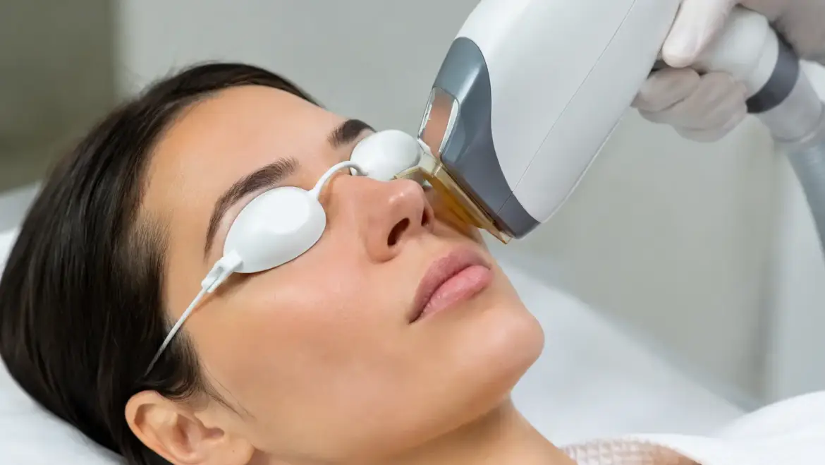 Can IPL Improve Meibomian Glands? What to Know